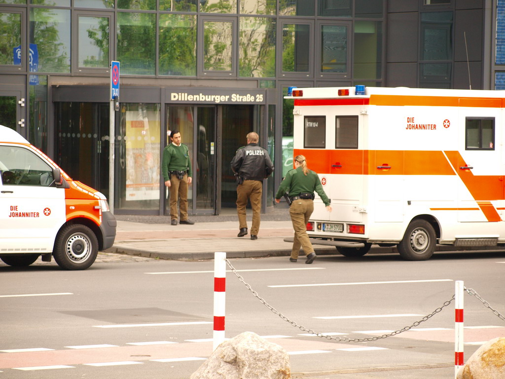 Evtl Selbstmord Auslaenderamt Koeln Kalk Dillenburgerstr P08.JPG